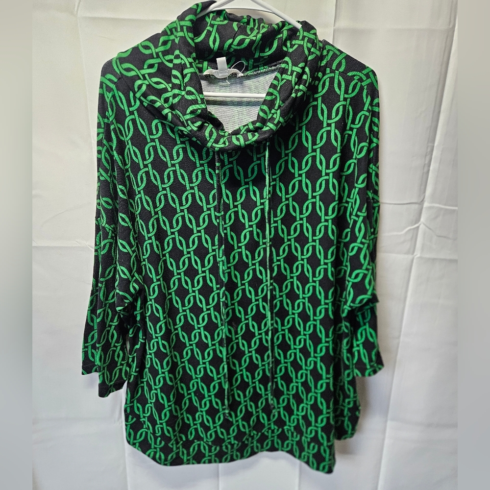 B Famous Black and Green Chain-Print Cowl Neck Soft Top Sz 3x